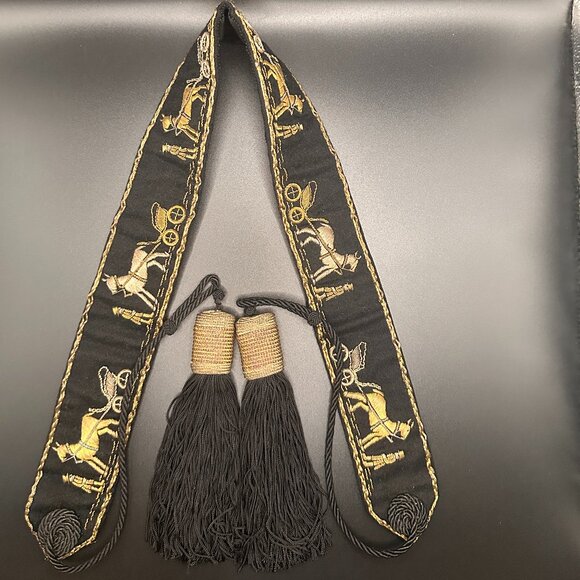 Hermès Paris Vintage Equestrian Silk Embroidered Belt w/ Tassel – Rare Collector main image 6